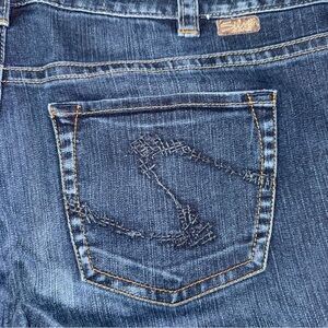 Silver SUKI Womens Size 18/31 Blue Mid-Rise Flare Dark Wash Denim Jeans